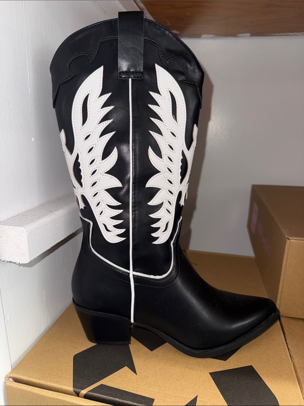 Black and White Western-Inspired Women's Heeled Cowboy Boots
